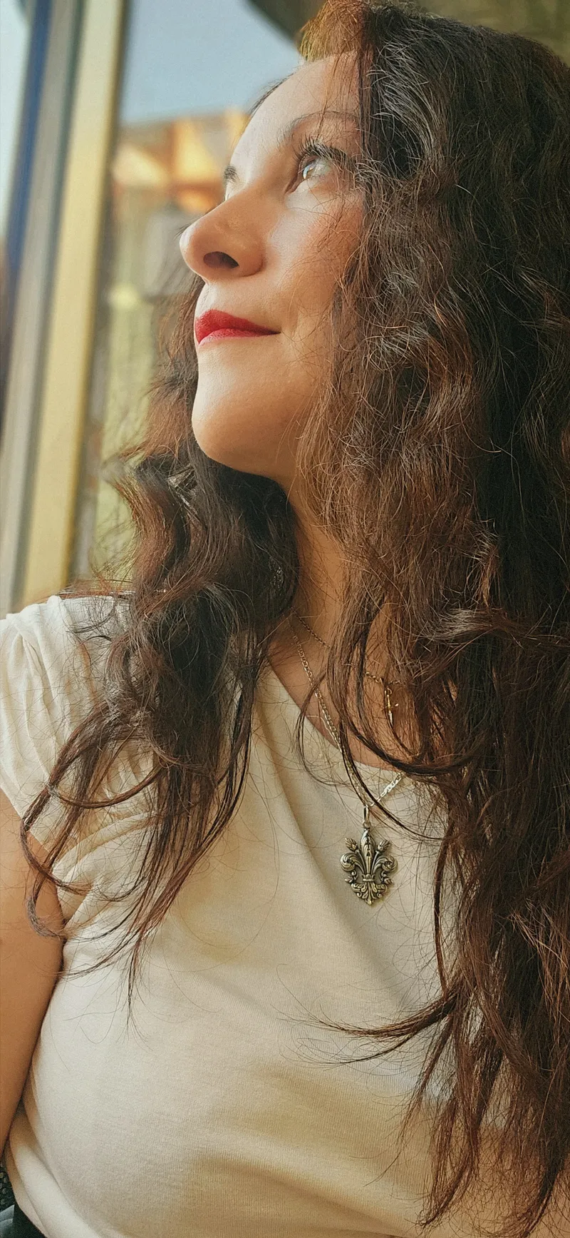 Laura Redondo de perfil